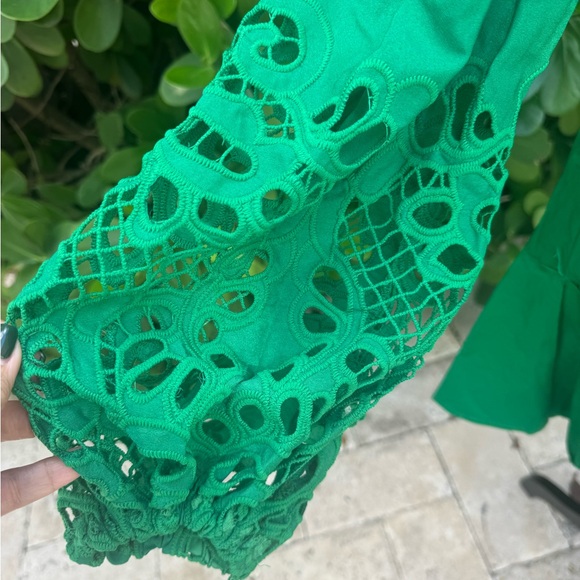 Elegant Green Mini Dress with Embroidered Long Sleeves - Picture 3 of 6